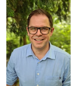 A könyv, és aki mögötte van